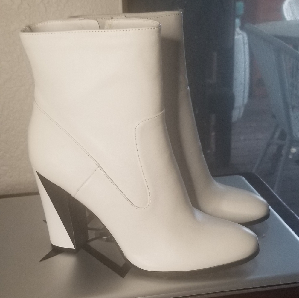 White leather Booties Calvin Klein Size 10